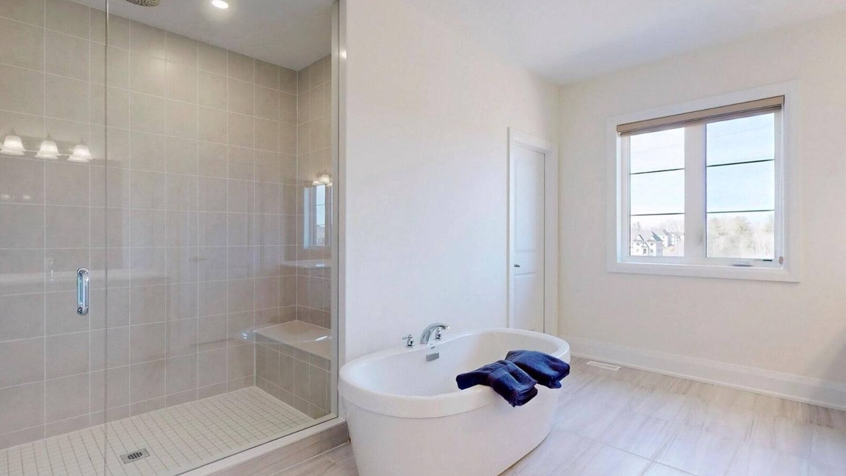 Vaughan House | VIP Ensuite near Wonderland Vaughan in a luxurious house with all the comforts