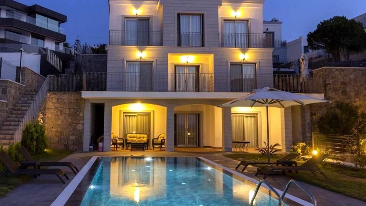 Yalikavak Villa | VIP luxury self catering 7 bedroom beach side private villa with private pool.