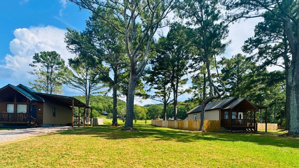 Groveoak Apartment | ViP Retreat at Lake Guntersville - Lucky Lodge & Coco Château