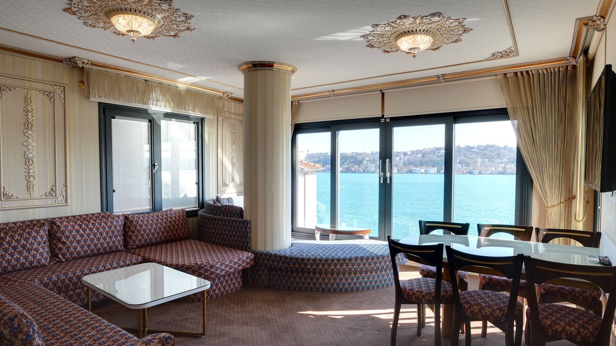 Emirgan Mahallesi Apartment | VIP Suites Bosphorus And Bridge Viewing 3+1