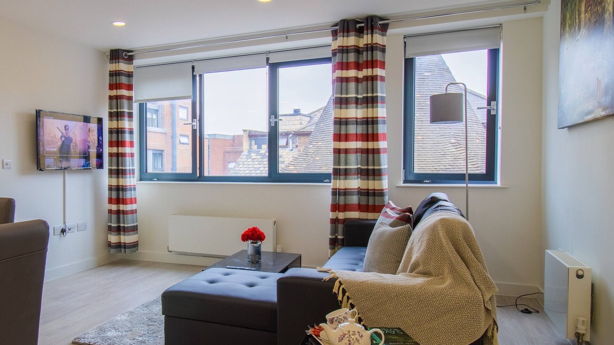 Bedford Apartment | Virexxa Bedford Centre - Deluxe Suite - 2Bed Flat with Free Parking & Gym