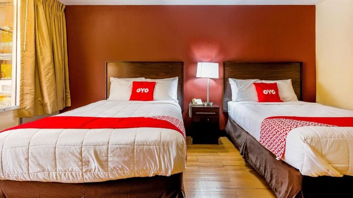 Moline House | Visit Center for Belgian Culture! 3 Posh Units, Pets are Allowed, Free Parking