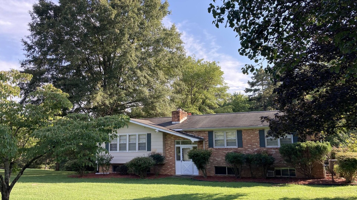 Zion Crossroads House | Visit Monticello, Wineries, UVA & More