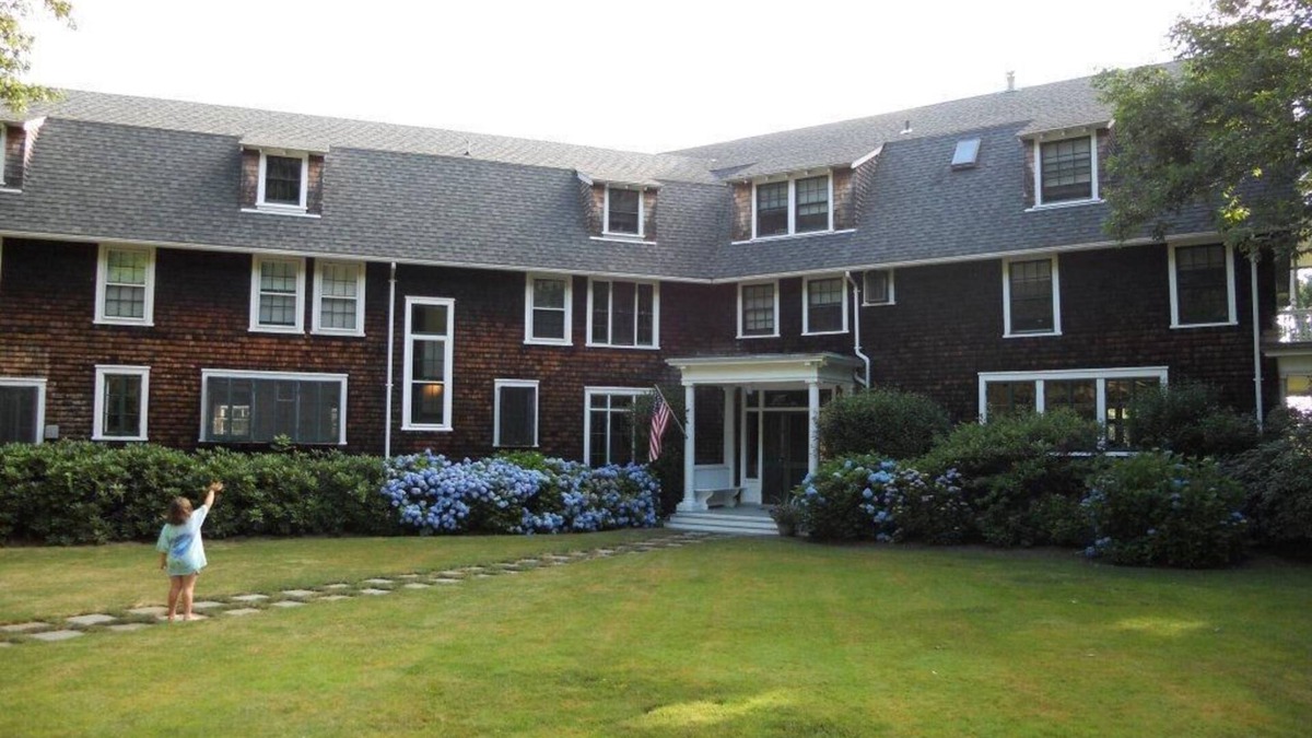 Saunderstown House | Visit Newport & Jamestown, Stay At Luxury Estate, Private Beach & Tennis Court