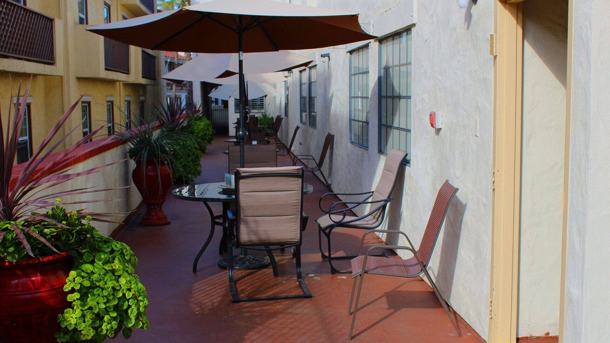 Old Town House | Visit Sunset Cliffs, San Diego! 4 Family-friendly Units w/FREE Breakfast