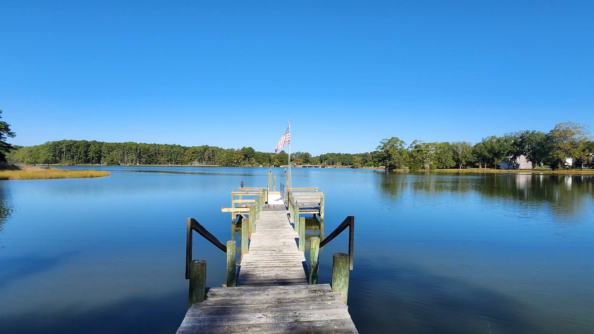 Davis Wharf House | Visit waterfront Camp Belle Haven now!