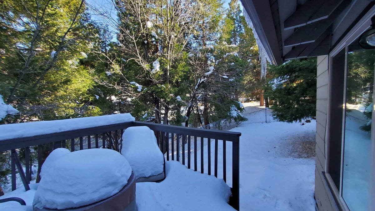 Cedar Glen Cabin | Visit Whimsy Hollow in Lake Arrowhead! Lake access and minutes to the Village.