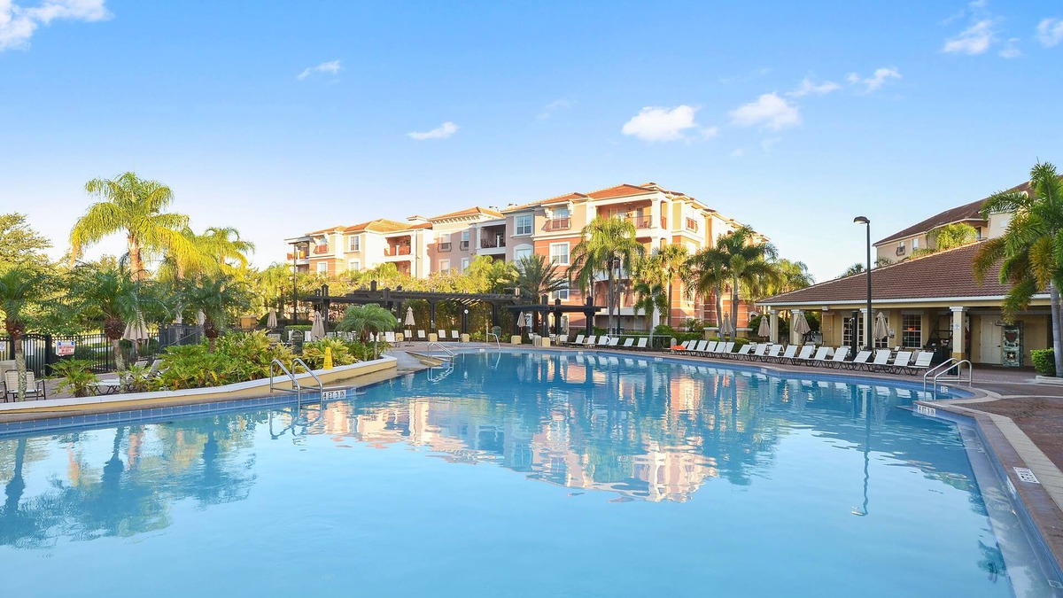 Florida Central Atlantic Coast Hotel | Vista Cay by Orlando Resort Rentals on Universal Boulevard