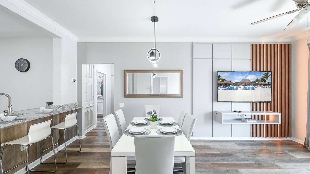 Florida Central Atlantic Coast Condo | Vista Cay Lakeview Chic. Near all theme parks and walk to conventions