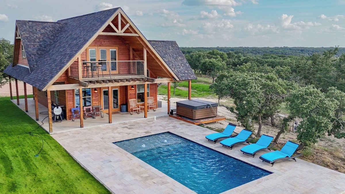 Lometa Cottage | Vista Cottage & Pool on Exquisite Hill Country Ranch Giraffes, rhino & Zebras