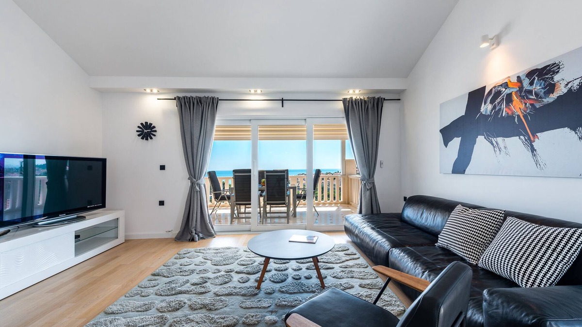 Gornji Kono Apartment | Vista Deluxe Apartment with swimming pool