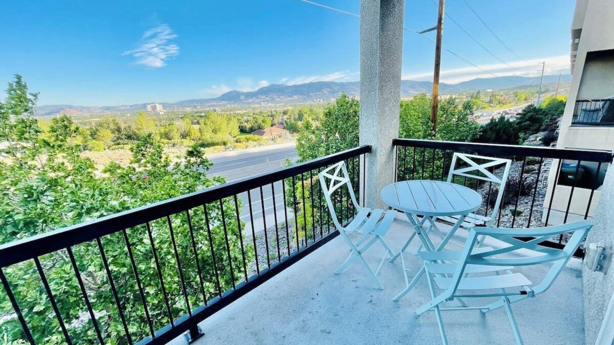 Sparks House | Vista Retreat,10 Min to Convention Center,4TVs