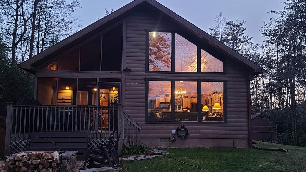 Sautee Nacoochee Cabin | Vista Ridge Cabin, A Romantic Getaway in Helen, GA