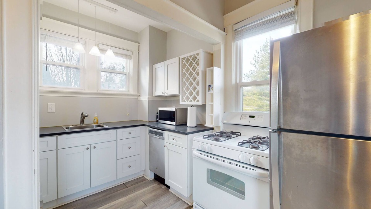 Hyde Park House | Vista View Villa Suites – Whole Home Rental! 2 Private Condos 10 Min to Downtown