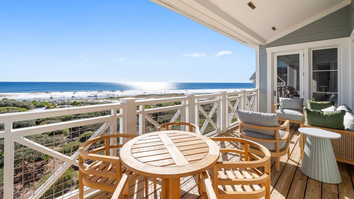 WaterSound Beach Condo | "Vitamin Sea" | Beachfront | 4 Bikes Included