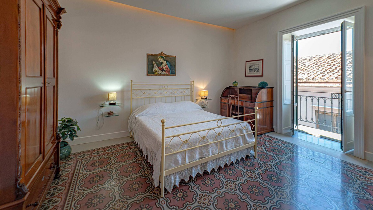 Old Town Apartment | Vittorio Emanuele Street House