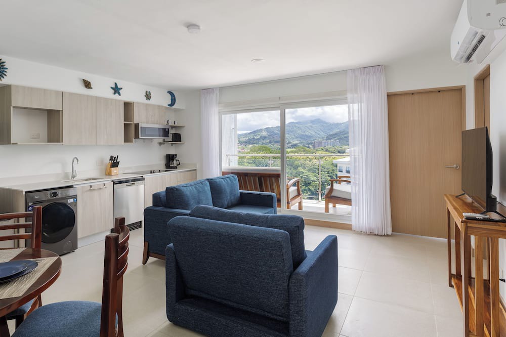 Barrio Santa Lucia Condo | Viva Jaco