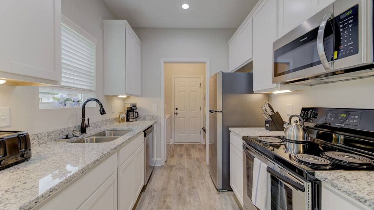 Cayce House | Viva Verde by Heartwood | 10 Mins to Downtown