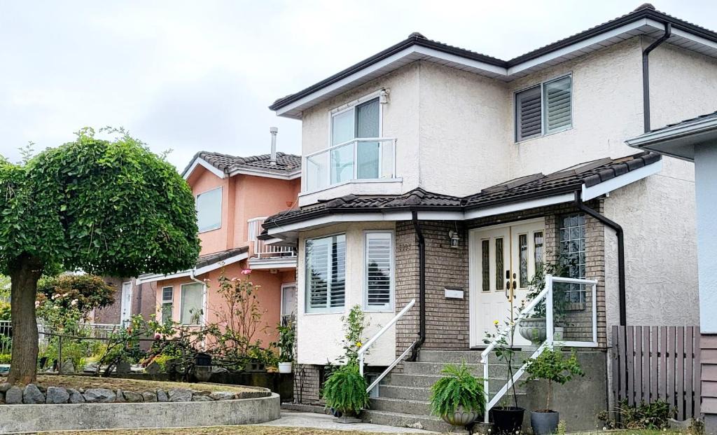 Fraserview House | Vivi's Home