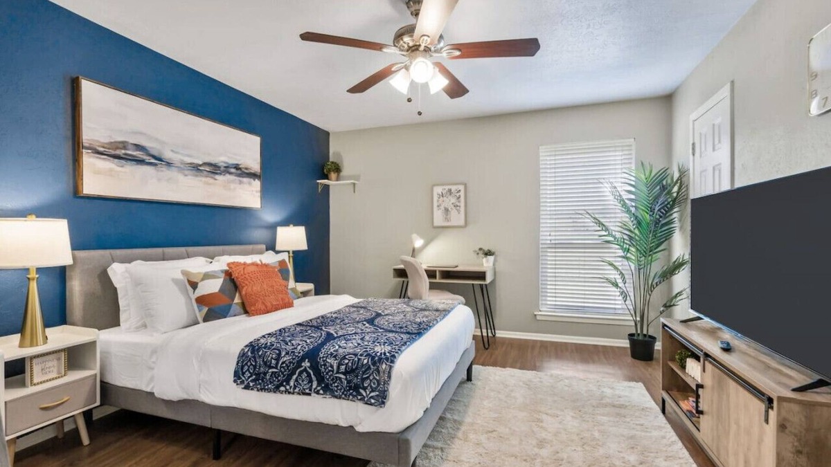 Fort Worth Apartment | Vivid 1BD: TCU Walkable, Inspiring & Restful!
