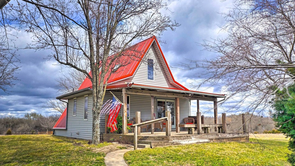 Towanda Cabin | Vivid 'Cedar Ridge' Cabin ~ 23 Miles to Wichita!