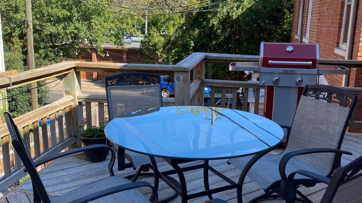 Museum District House | VMFA Carytown Keyless Coffee & Treats Queen Bedrooms Generous Deck