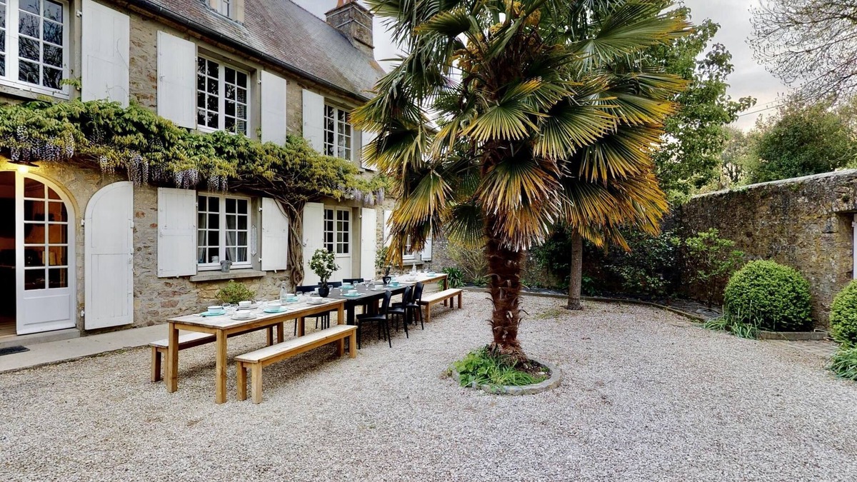 Valognes Cottage | Voisine Boulangerie 25 people 2 Cottage : spa, 15min sea