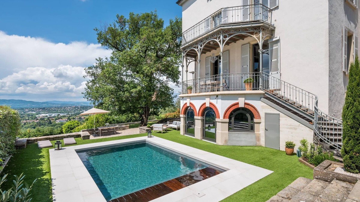 Saint-Didier-au-Mont-d'Or Villa | Volange - Homely house with pool, garden and amazing view