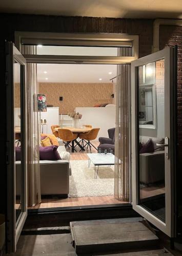Volendam Apartment | Volendam Lakeside Retreat - 20 min from Amsterdam