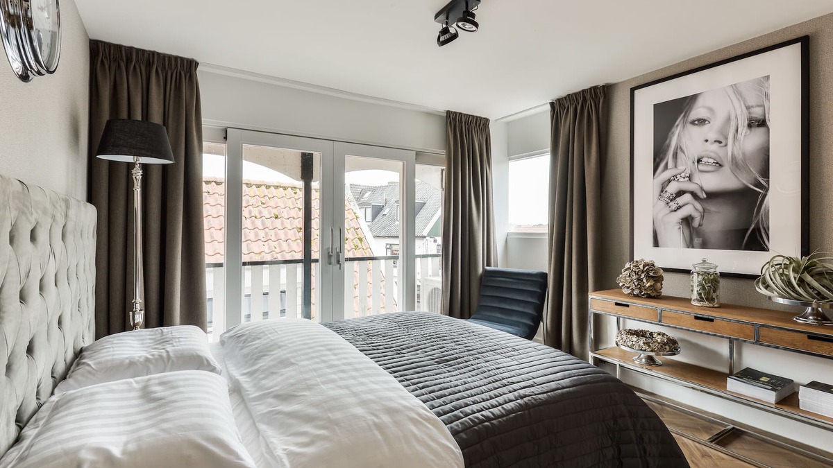 Volendam House | Volendam Old Bridge Residence (room 1)
