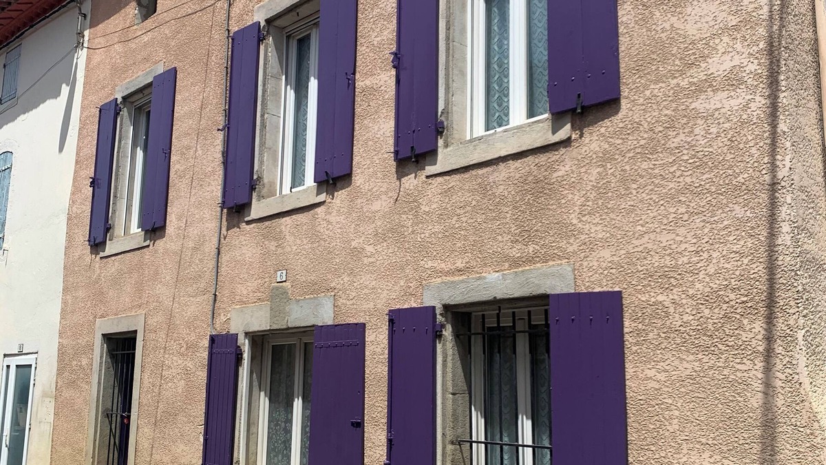Ventenac-en-Minervois House | Volets violets à Ventenac - Canal du Midi central village house