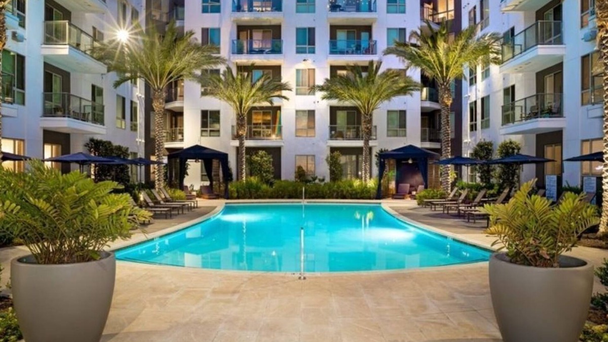 Grantville Apartment | Vora Mission Valley East: Modern 1BR in Trendy San Diego