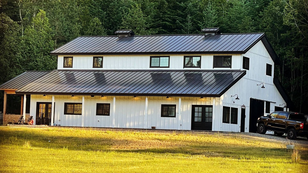 Cle Elum House | Voted Coolest Place to Stay. Polar Plunge, Warm by the fire, Karaoke all Night