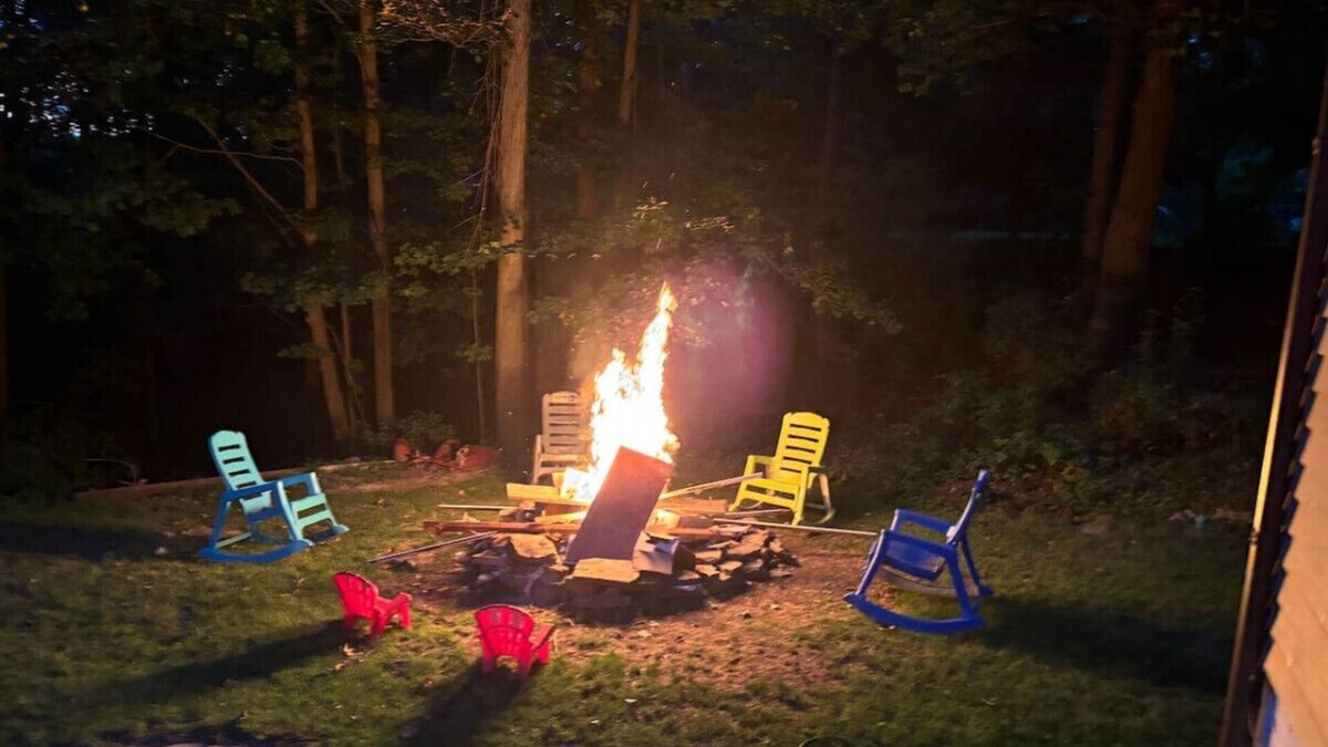 Oakwood Village House | Voted The Best Of Both Worlds "Game House In The Woods"