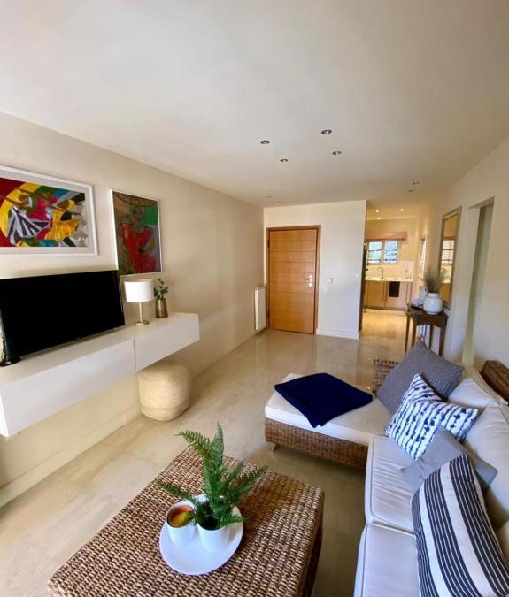 Vouliagmeni Apartment | Vouliagmeni Athens Riviera walk to beach