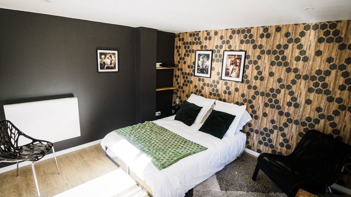 Aux Marais Apartment | Vrbo Property