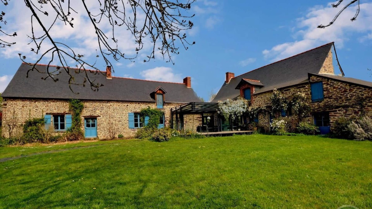 Coesmes House | Vrbo Property