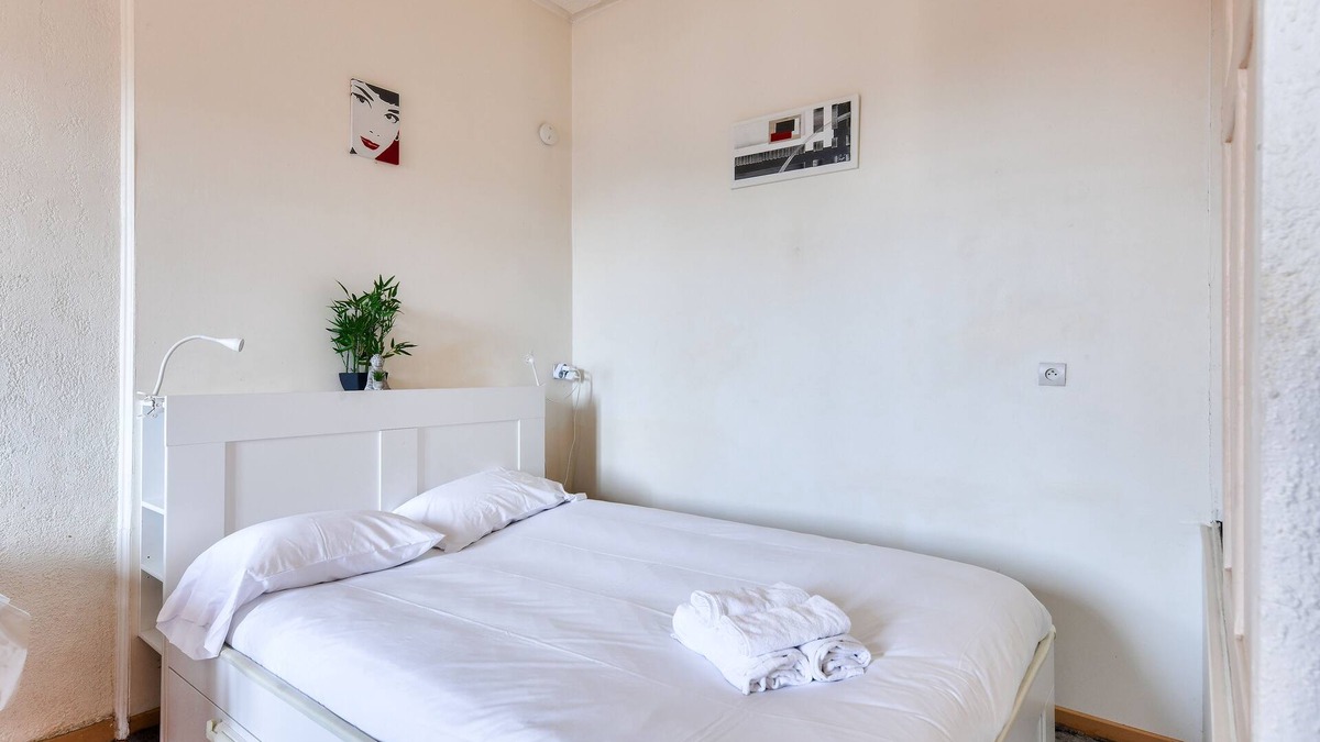 4th Arrondissement Apartment | Vrbo Property
