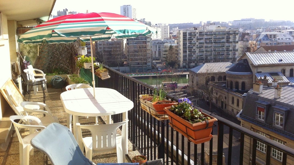 19th Arrondissement Apartment | Vrbo Property