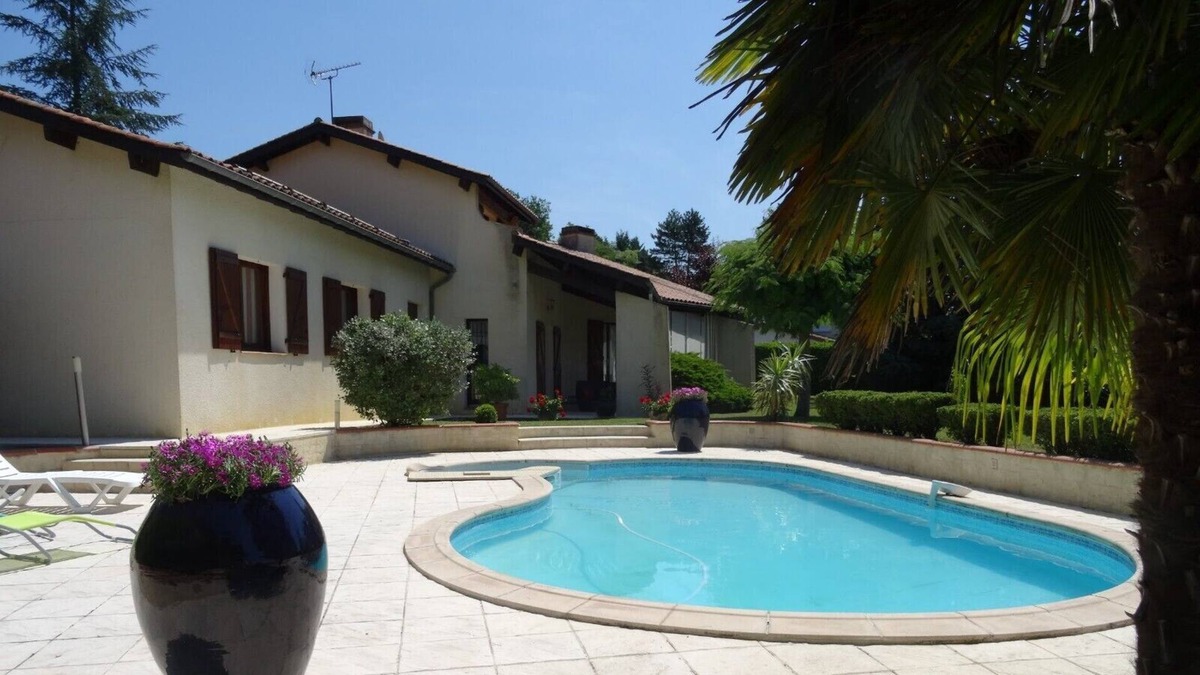 Pavie Villa | Vrbo Property