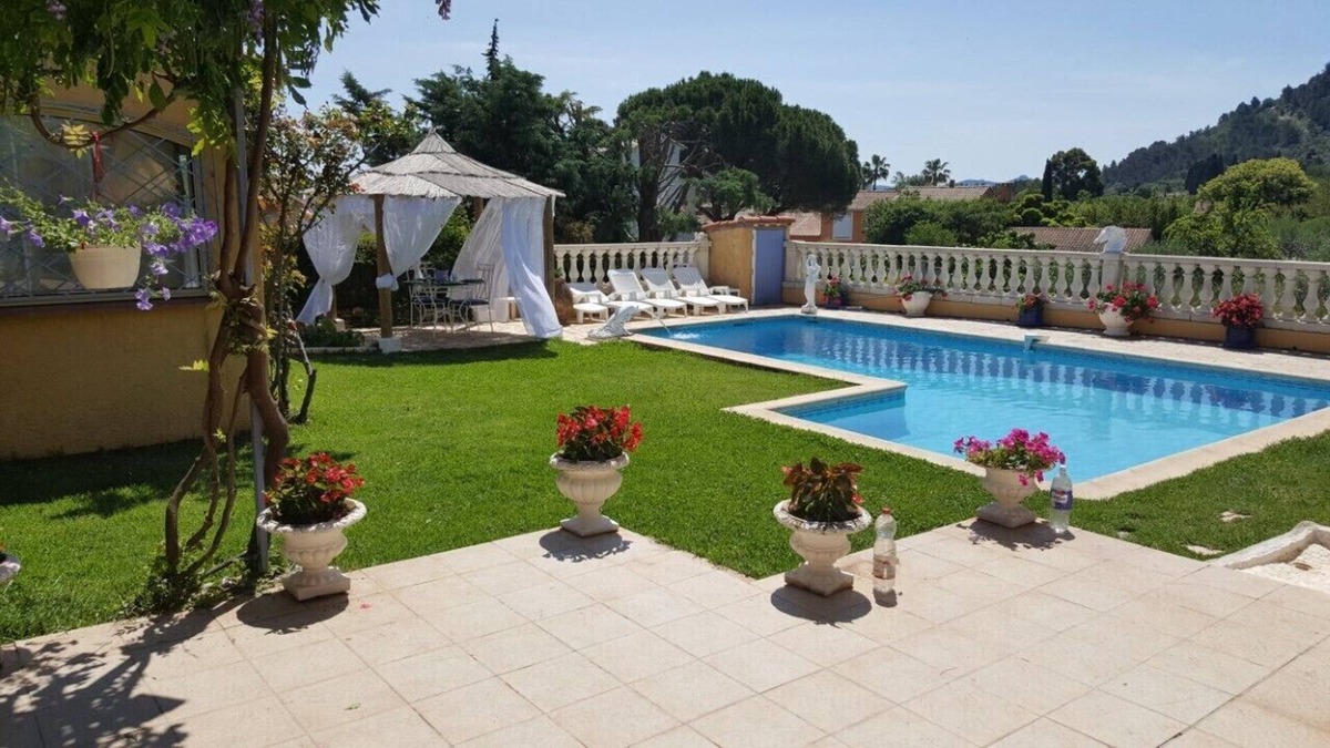 Sollies Pont Villa | Vrbo Property