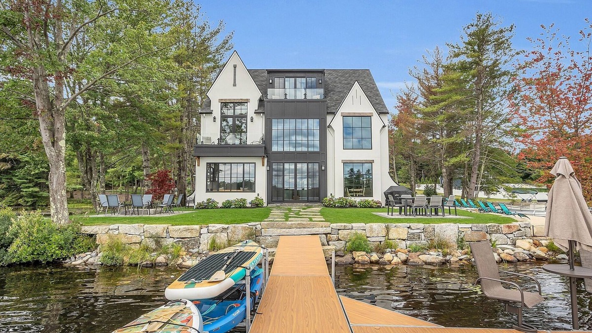 Winchendon House | VRBO Top 10 of 2024!- Copley's Lakefront Cottage on Lake Monomonac