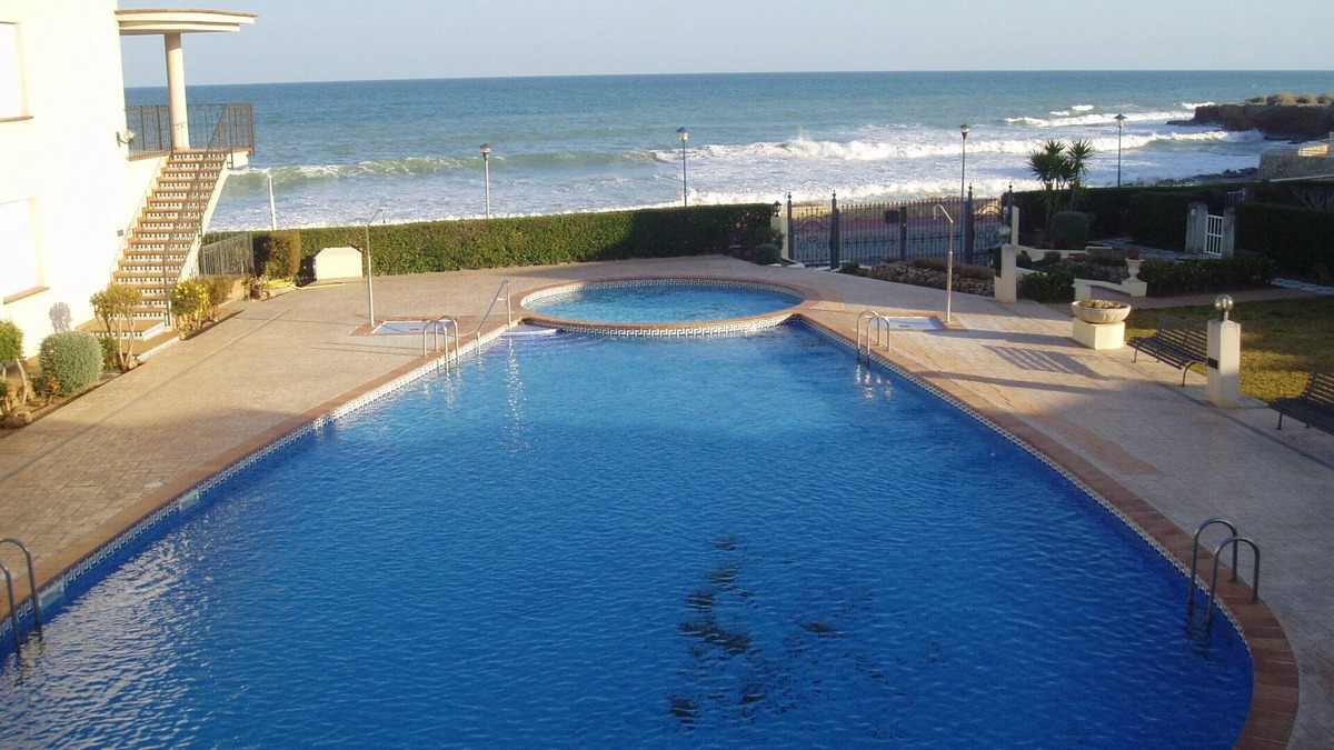 Vinaros Apartment | VT-35059-CS: Urb. Luxury first floor beachfront with WIFI, pool and parking.