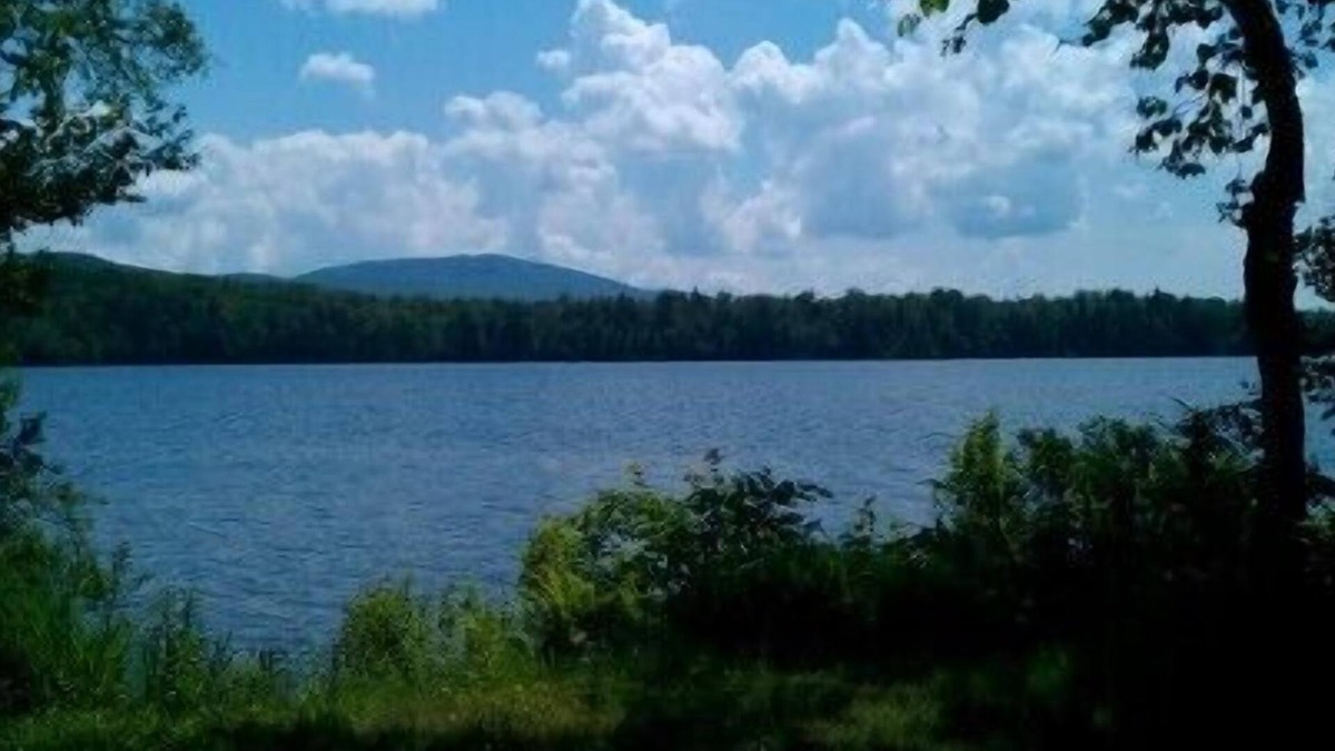Mount Holly House | VT Lakefront Paradise on Pristine Lake Ninevah w/Secluded Beach & Mountain Views