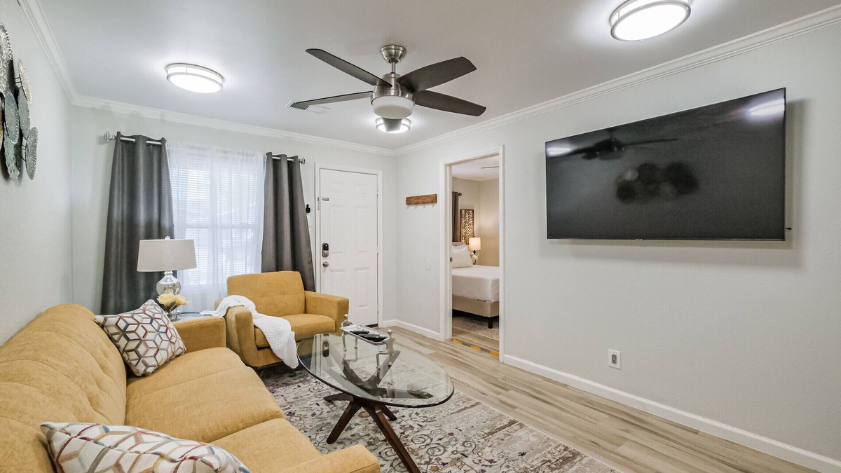 Shady Acres House | W 21st In The Heights, Pet Friendly, Walking