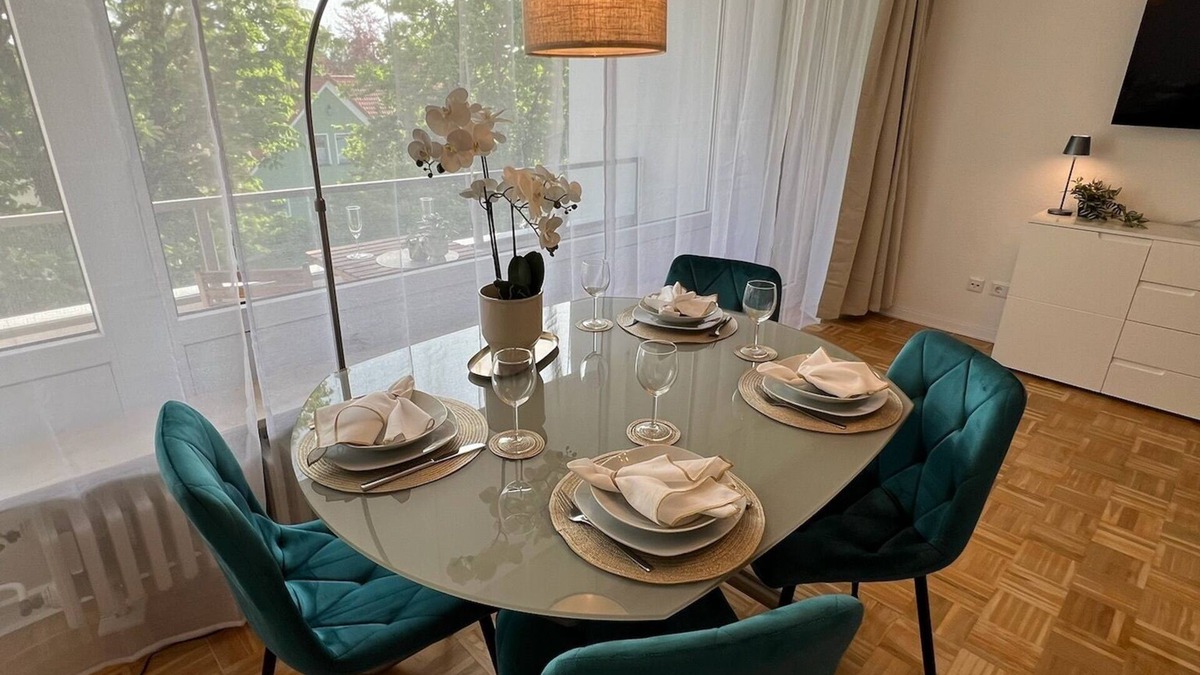 Celle Apartment | W&D living - Little Italy with park. space&balcony