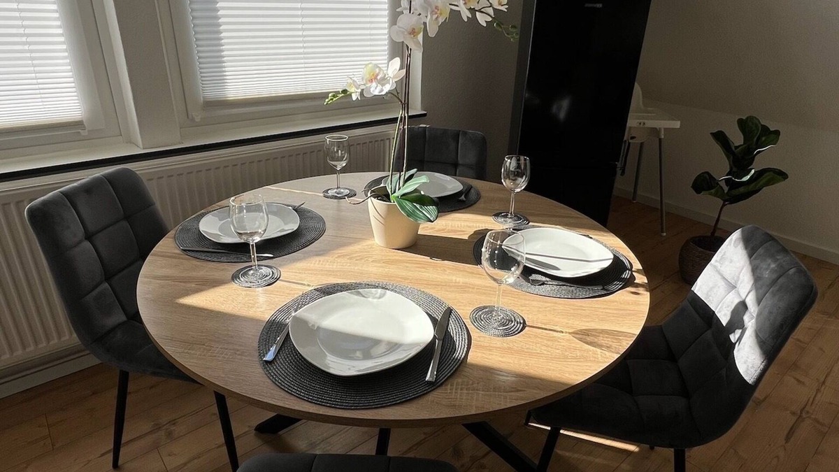 Region Hannover District Apartment | W&D living -Wood 'n' Black 'n' White- incl. parking lot