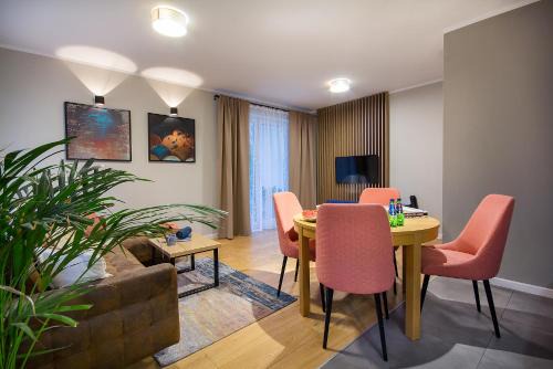 Koszalin Apartment | W&K - Blue Suite - Faktura VAT, Szybkie Wi-Fi, Netflix, Parking w garażu, Blisko dworca i centrum