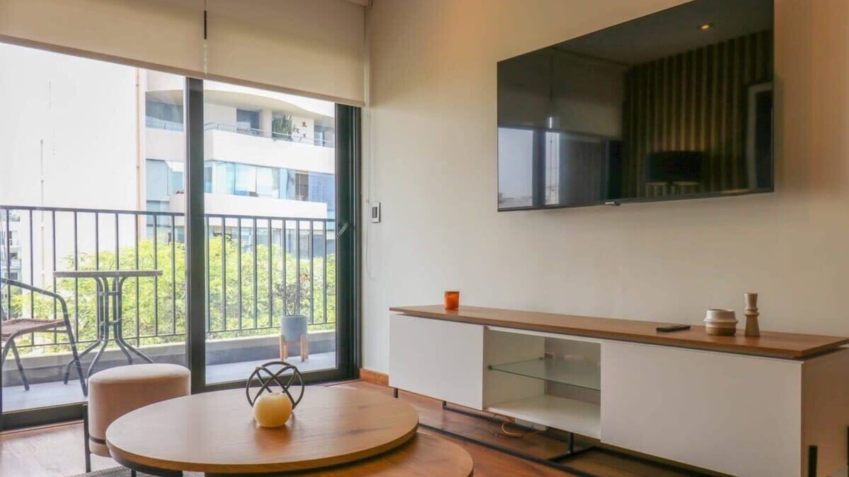 Armendariz Apartment | w* | Remarkable 1BR with Balcony in Miraflores