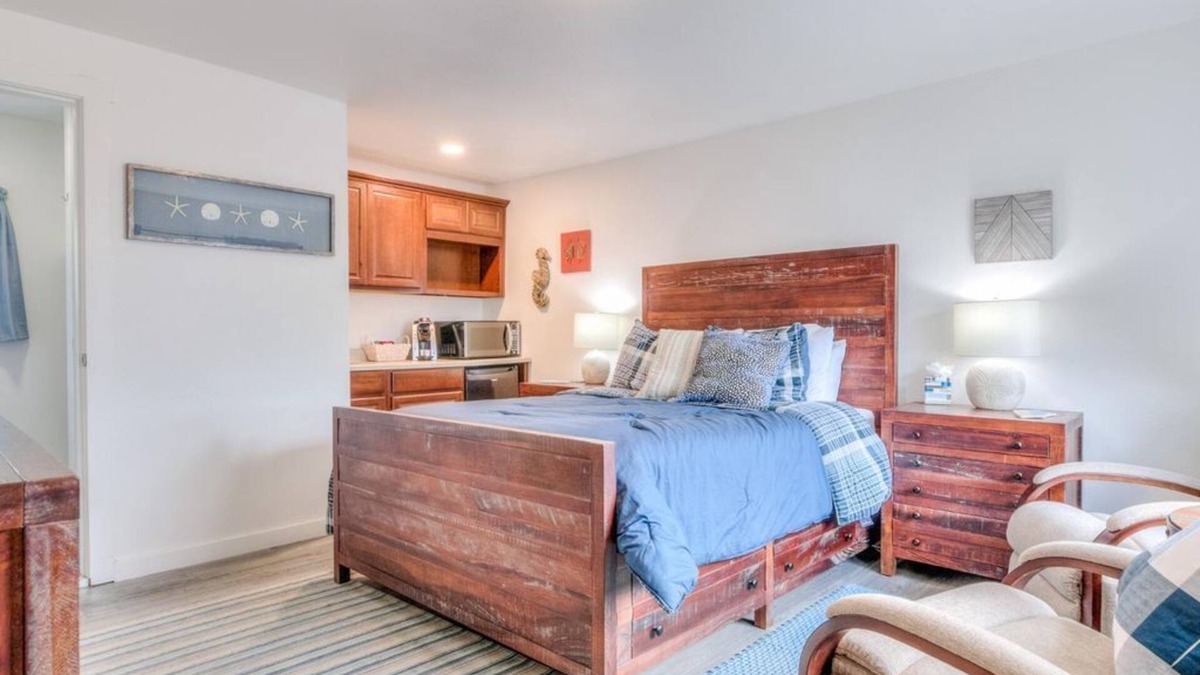 Depoe Bay Apartment | W2 - Gray @ Whale Inn